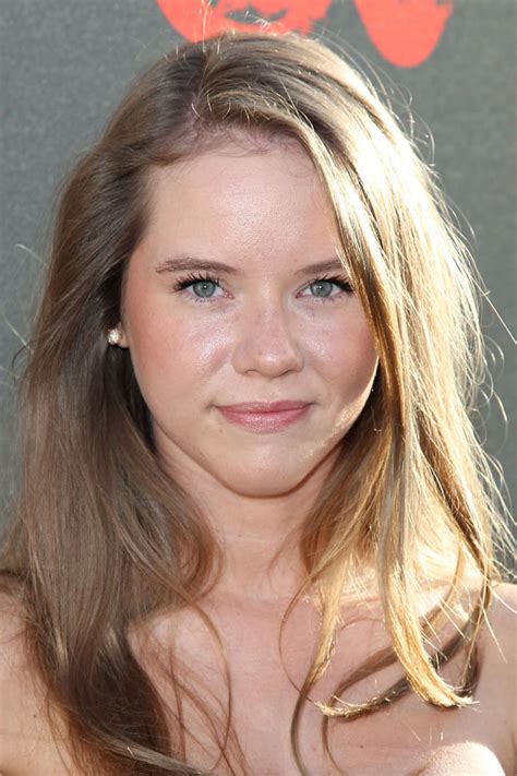 chlo grainger real name.